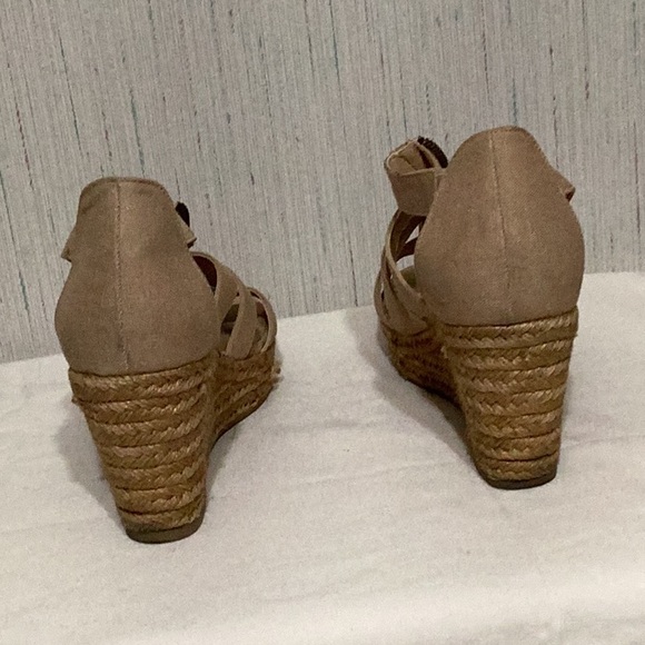 Ralph Lauren wedges. - Picture 2 of 7